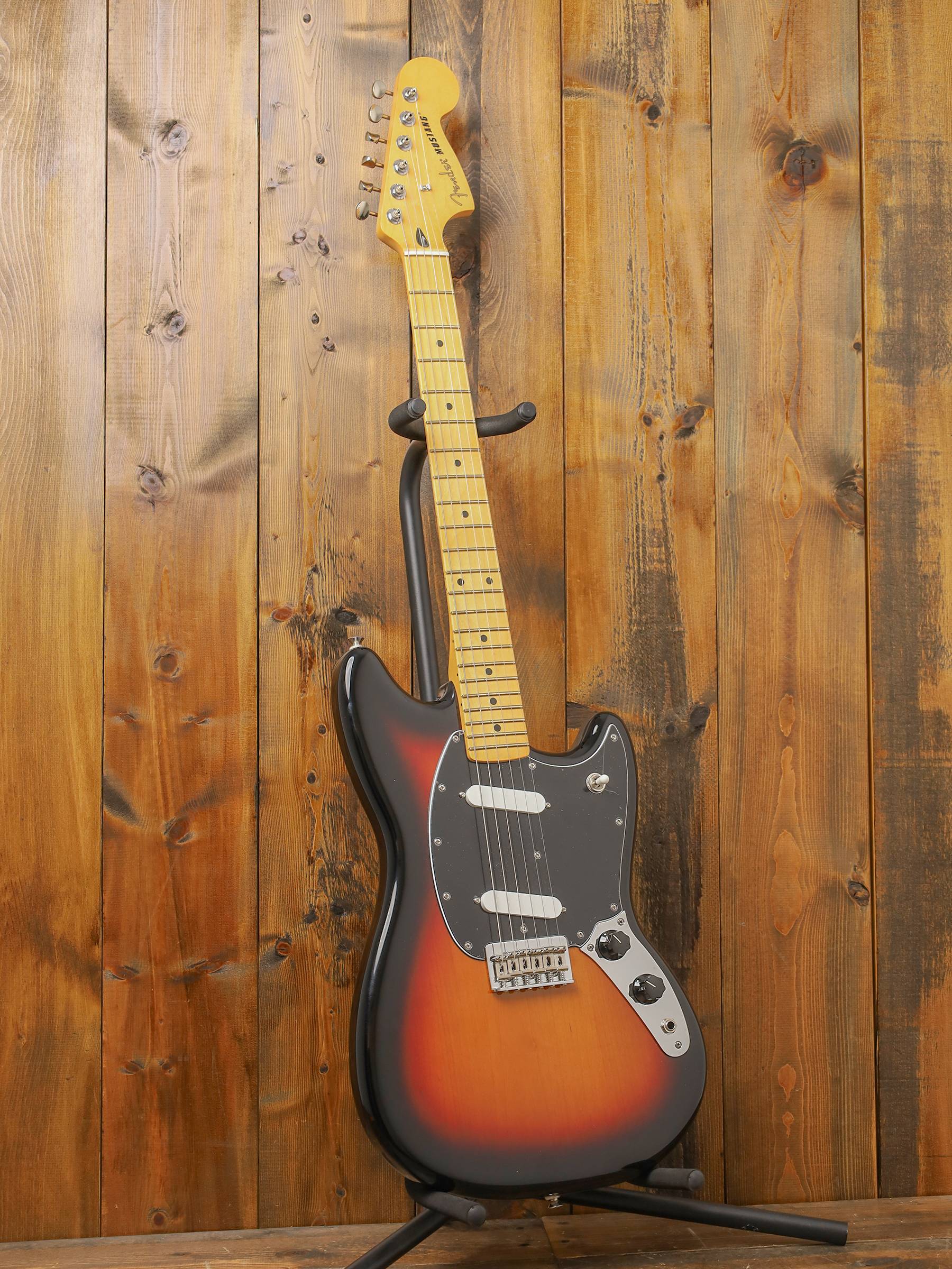Fender Player II Mustang, Maple Fingerboard, 3-Color Sunburst - Image 2