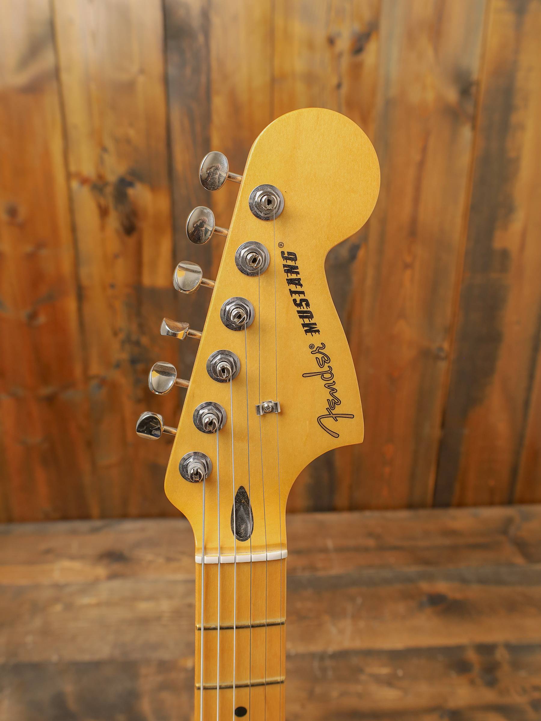 Fender Player II Mustang, Maple Fingerboard, 3-Color Sunburst - Image 4