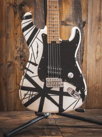 EVH Striped Series '78 Eruption, Maple Fingerboard, White with Black Stripes Relic