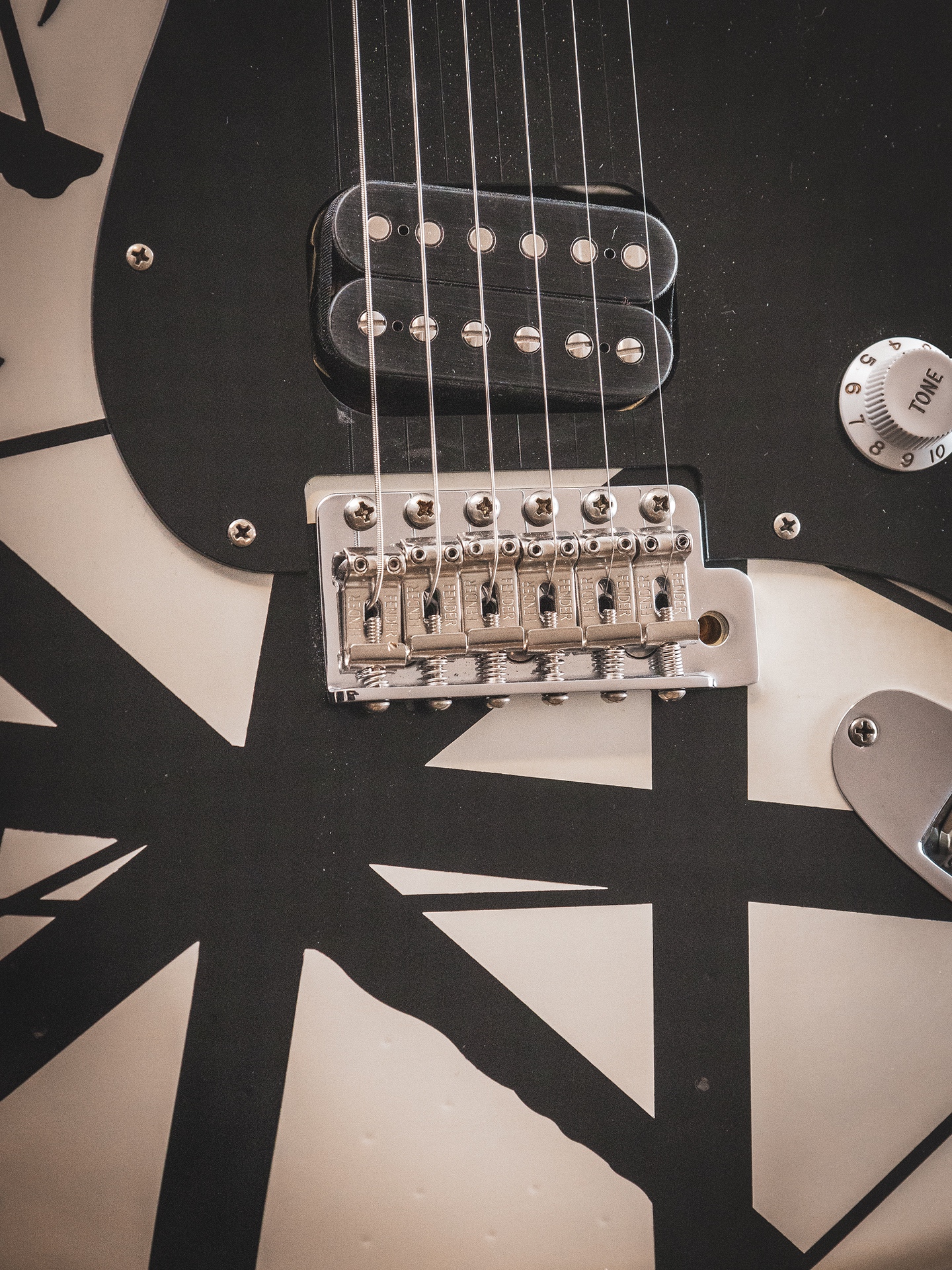 EVH Striped Series '78 Eruption, Maple Fingerboard, White with Black Stripes Relic - Image 3