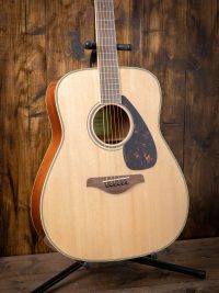 Yamaha FG820