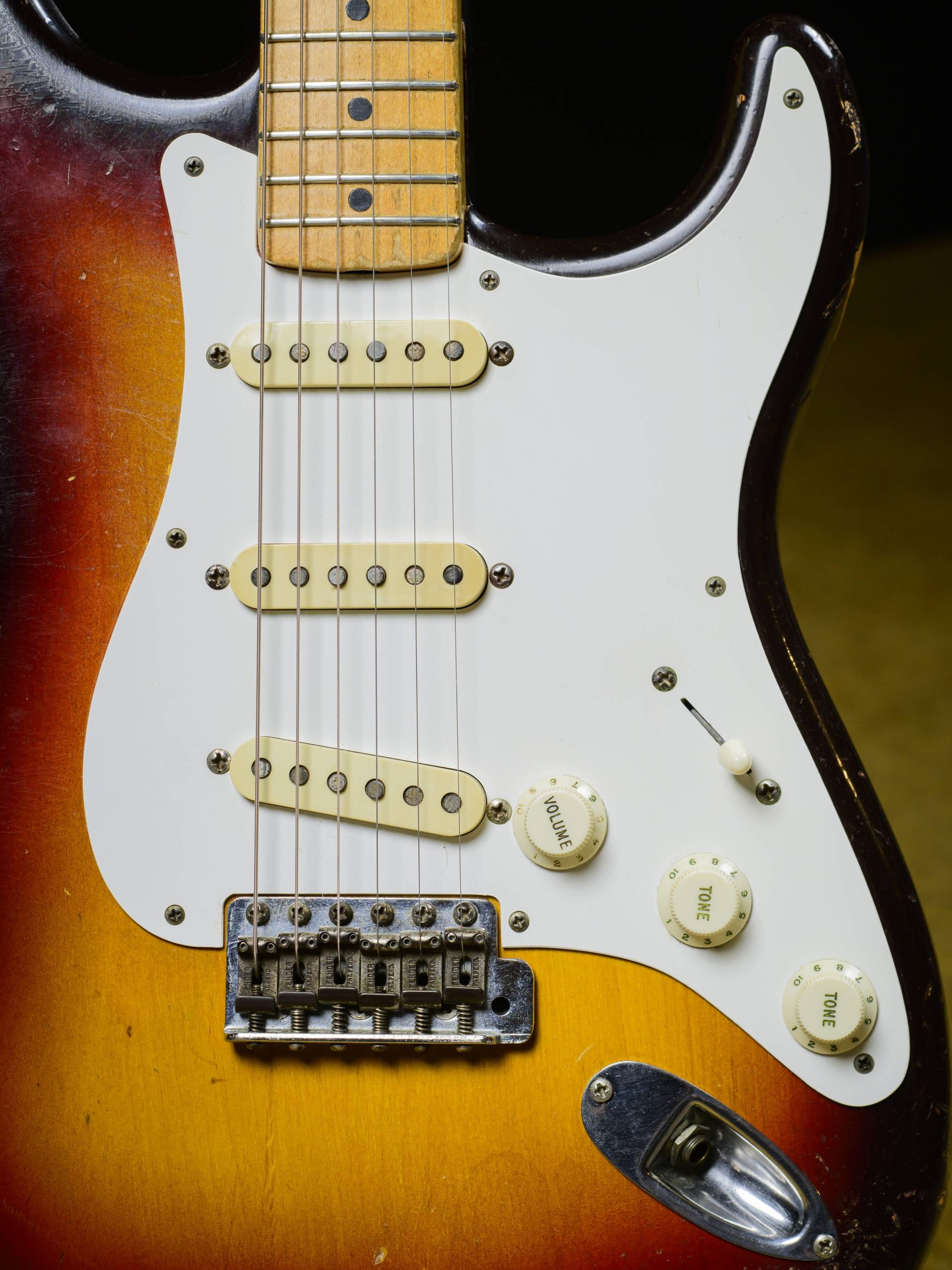 Fender 1958 3 Tone Sunburst Stratocaster - Image 2