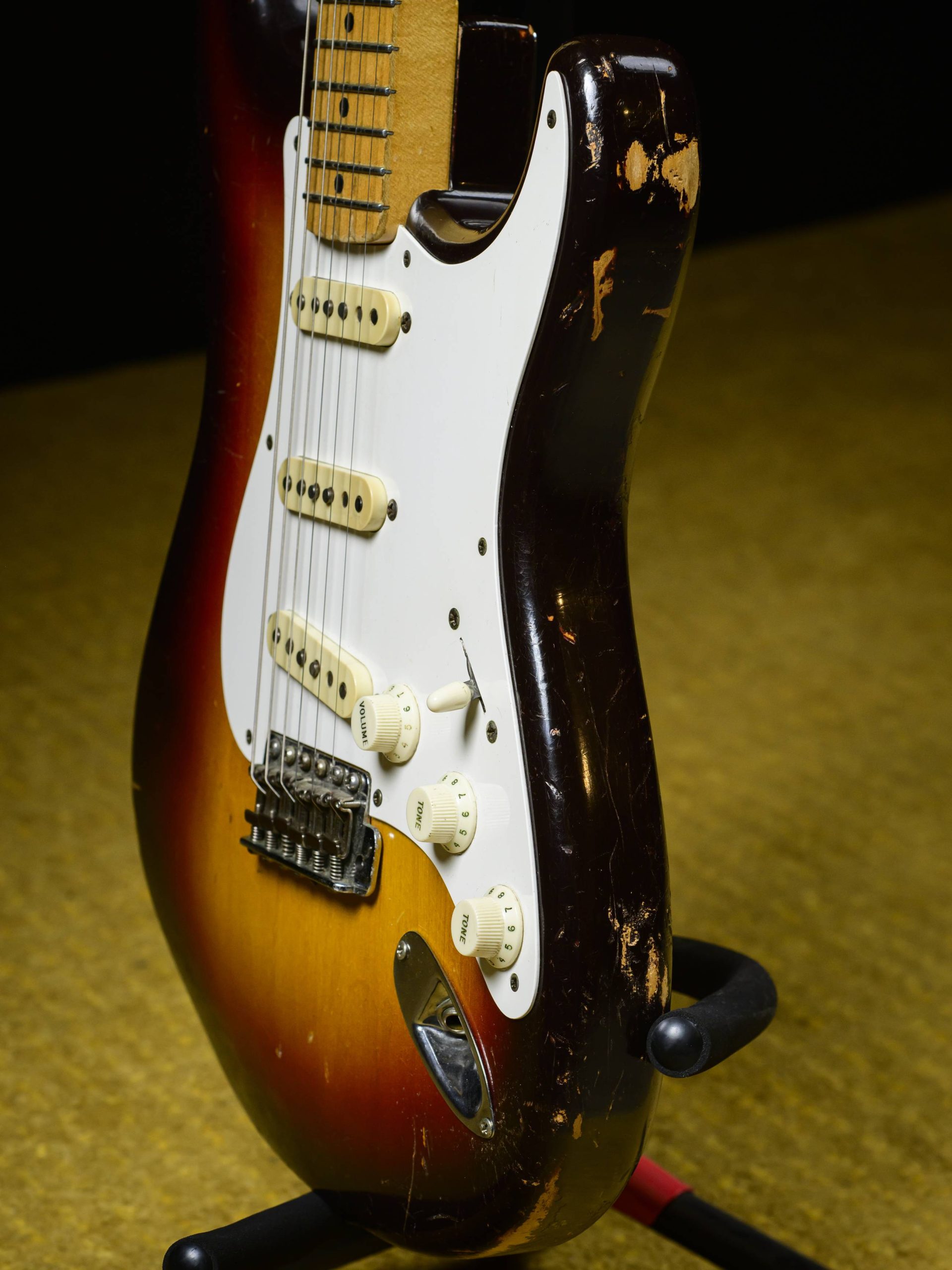 Fender 1958 3 Tone Sunburst Stratocaster - Image 3