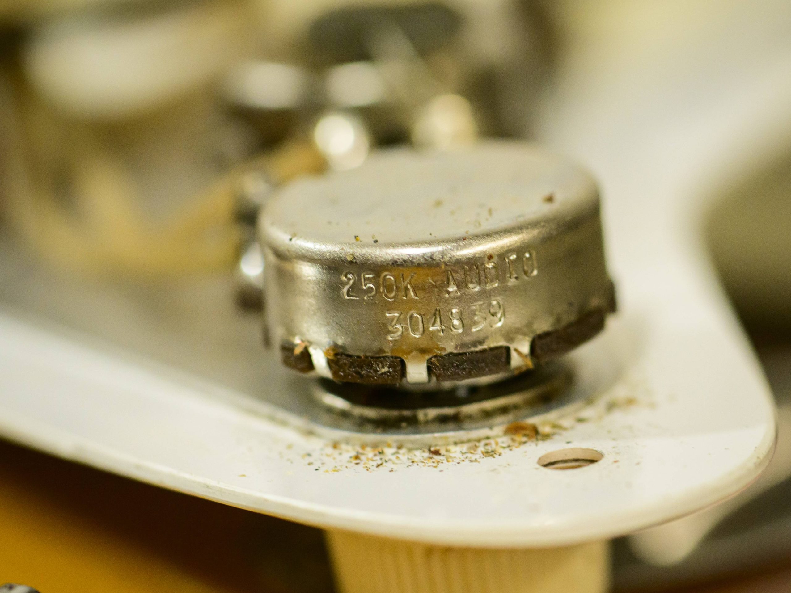 Fender 1958 3 Tone Sunburst Stratocaster - Image 6