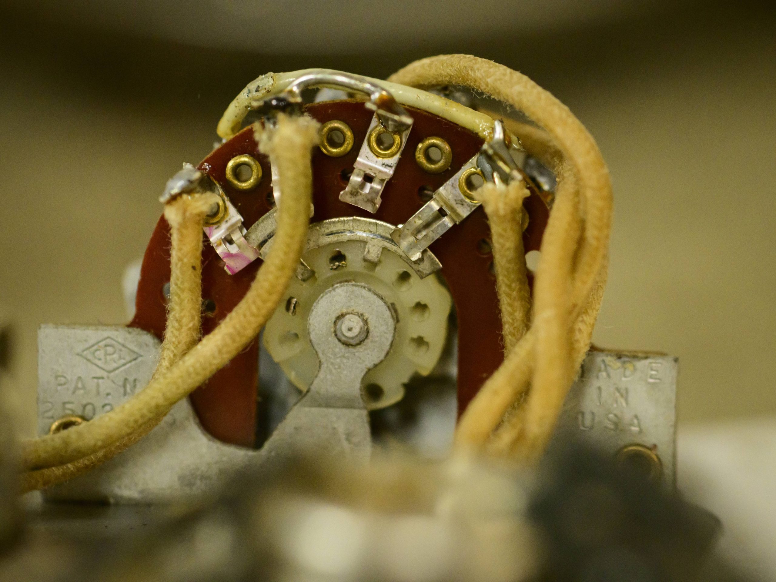 Fender 1958 3 Tone Sunburst Stratocaster - Image 7